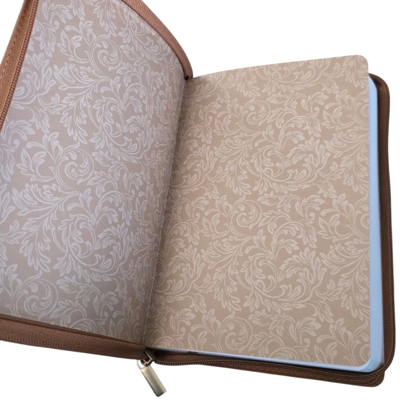 🦋LAST ONE Embossed FAUX Leather Zip Journal - Picture 7 of 13